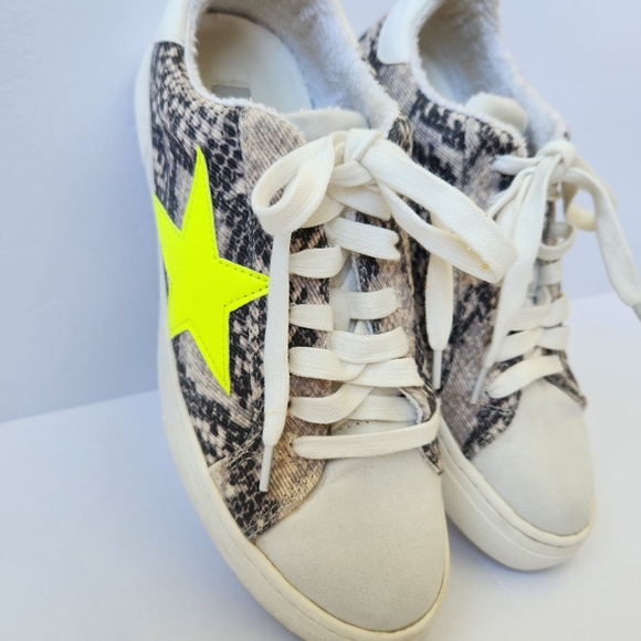 Steven New York By Steve Madden Neon Star Snakeskin Fabric Print Sneakers 8 M - Picture 3 of 16